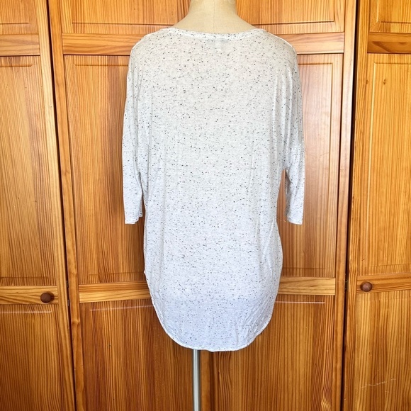 Express Large White Deep Vneck Elbow Length Black Dots Casual Shirt Oversized - Picture 3 of 7